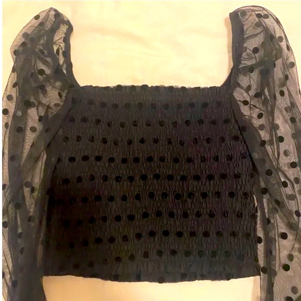 Black puff sleeve polka dot crop top